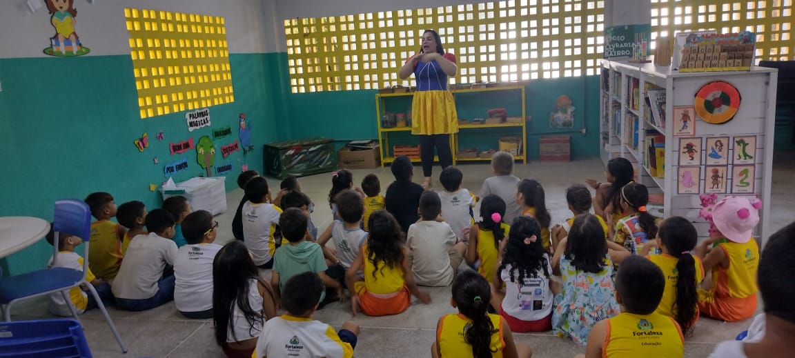 Essa mala tem história na escola(2).jpeg